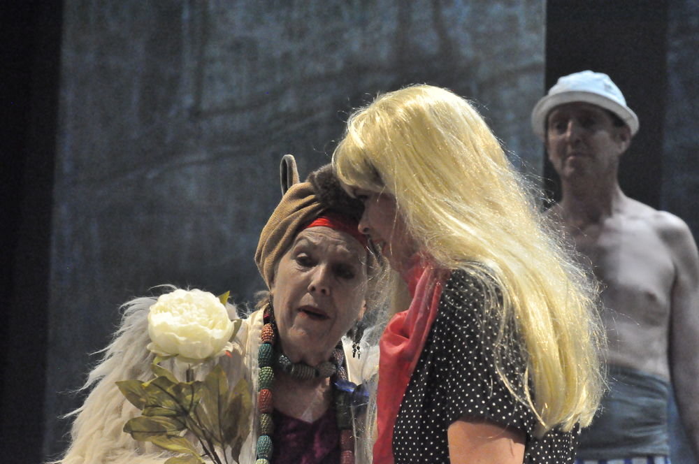 irre_von_chaillot_303.jpg irre_von_chaillot_303.jpg